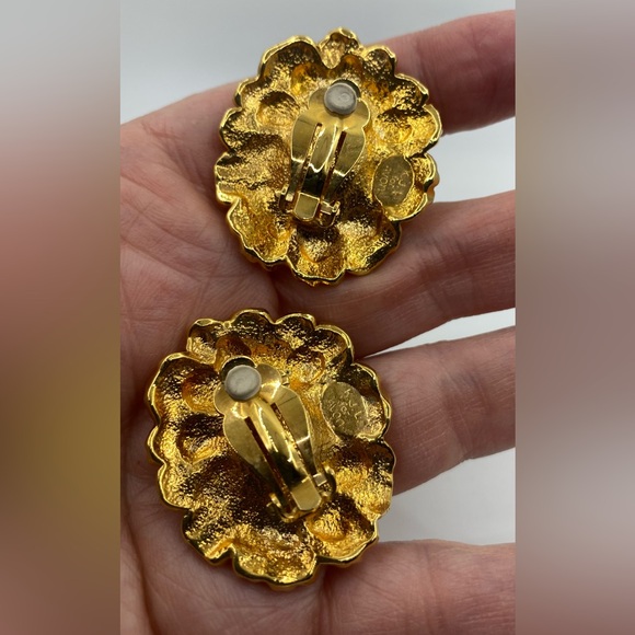 KENNETH JAY LANE FLORAL CLIP ON EARRINGS Vintage (Susan Caplan Rediscovered) - Picture 4 of 13